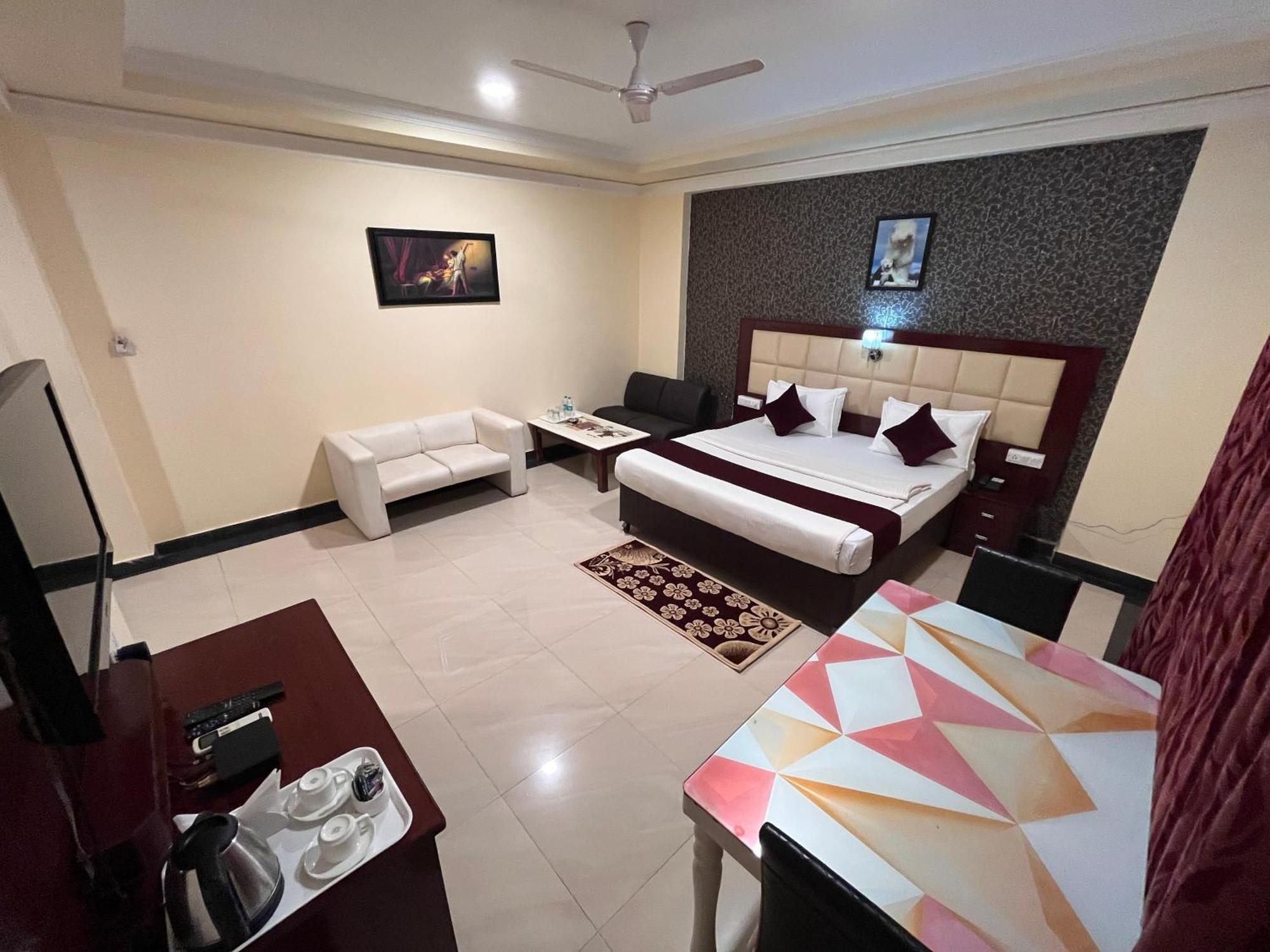 Ananya Comfortss Hospet Exterior foto