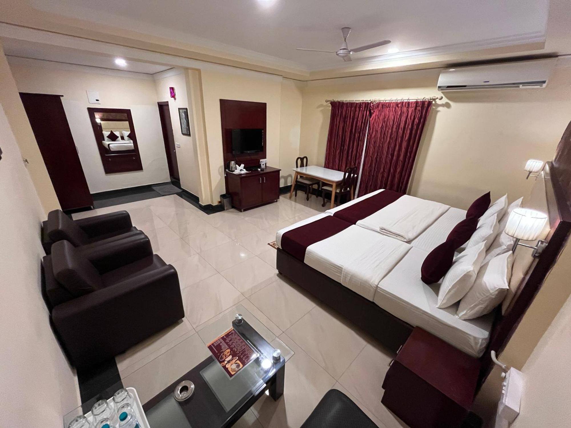 Ananya Comfortss Hospet Exterior foto