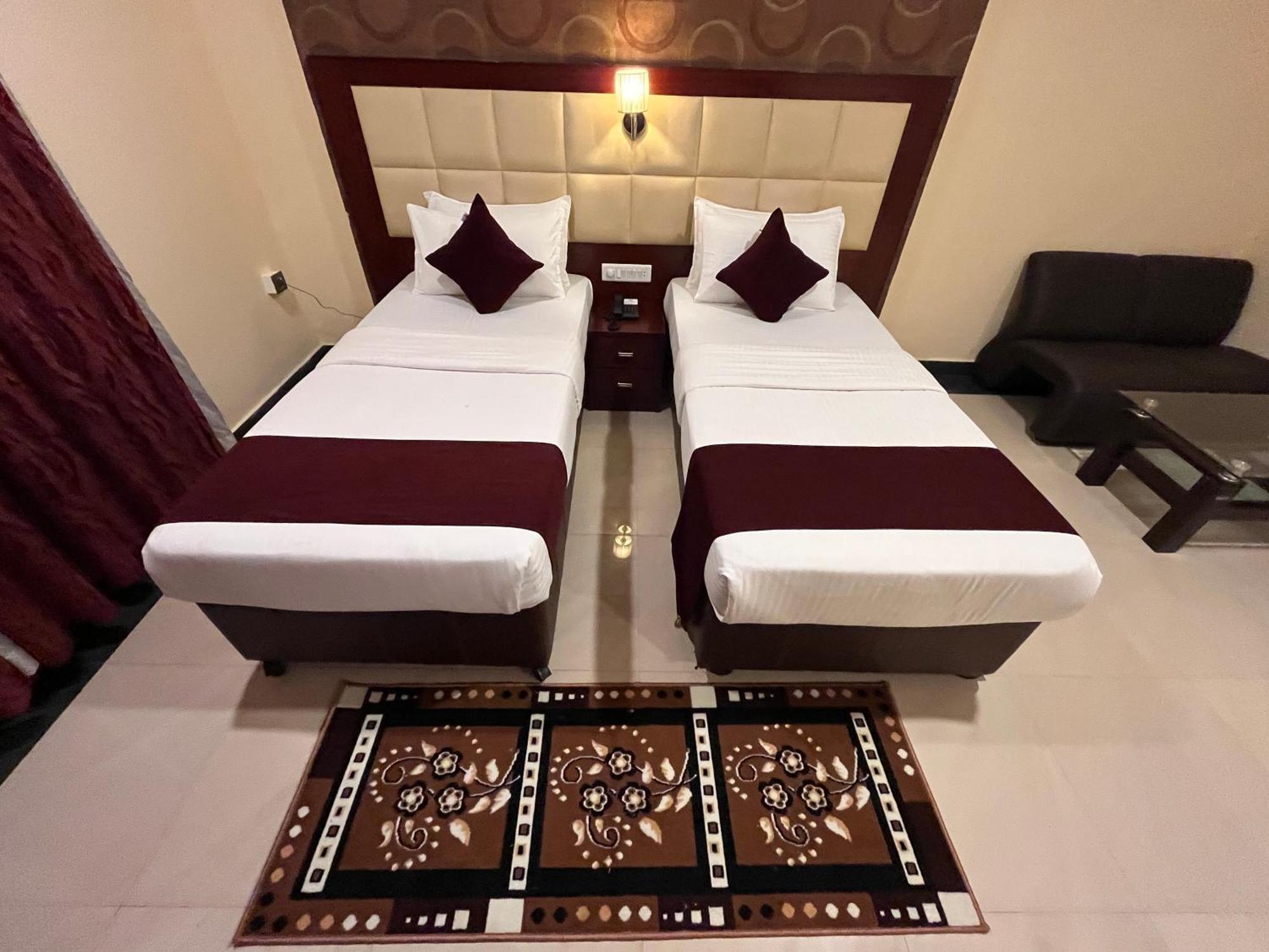 Ananya Comfortss Hospet Exterior foto