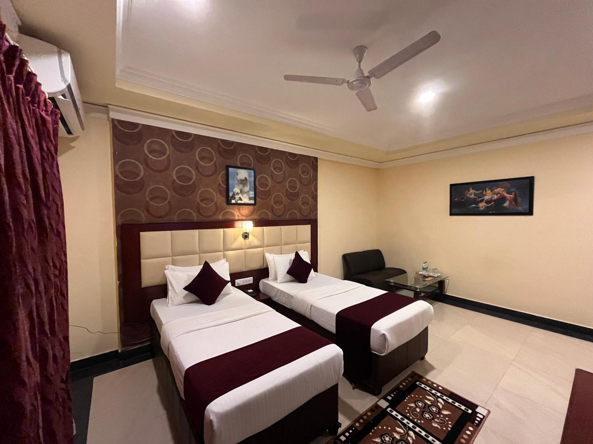 Ananya Comfortss Hospet Exterior foto
